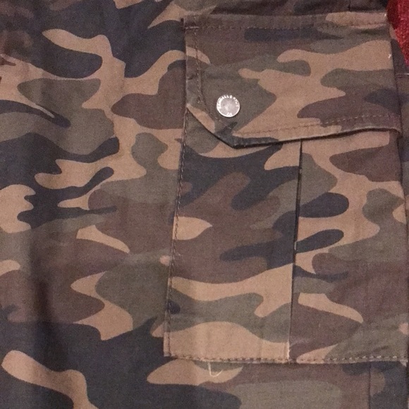 Kendall & Kylie High Rise Camo Cargo Pants (Ardene) - Picture 7 of 11